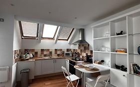 Studio Flat In The Heart Of Hampstead, London
